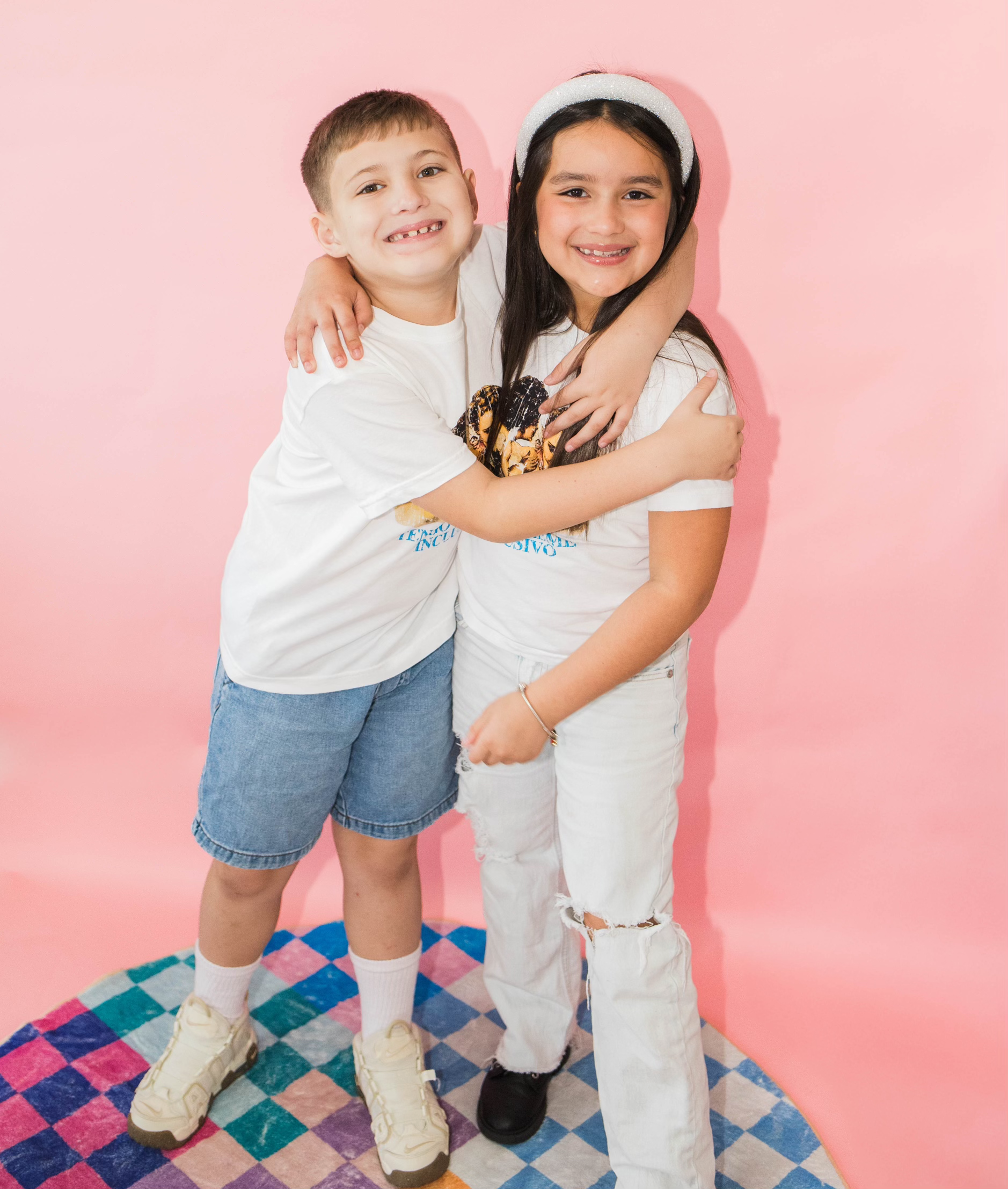 Tengo Chisme Inclusivo T-shirt