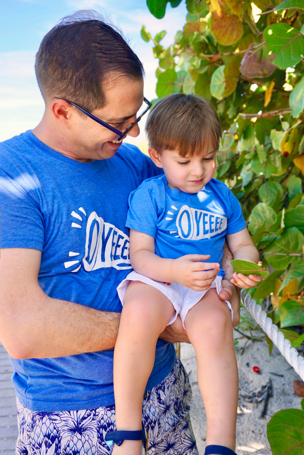 Oyeee Unisex T-Shirt