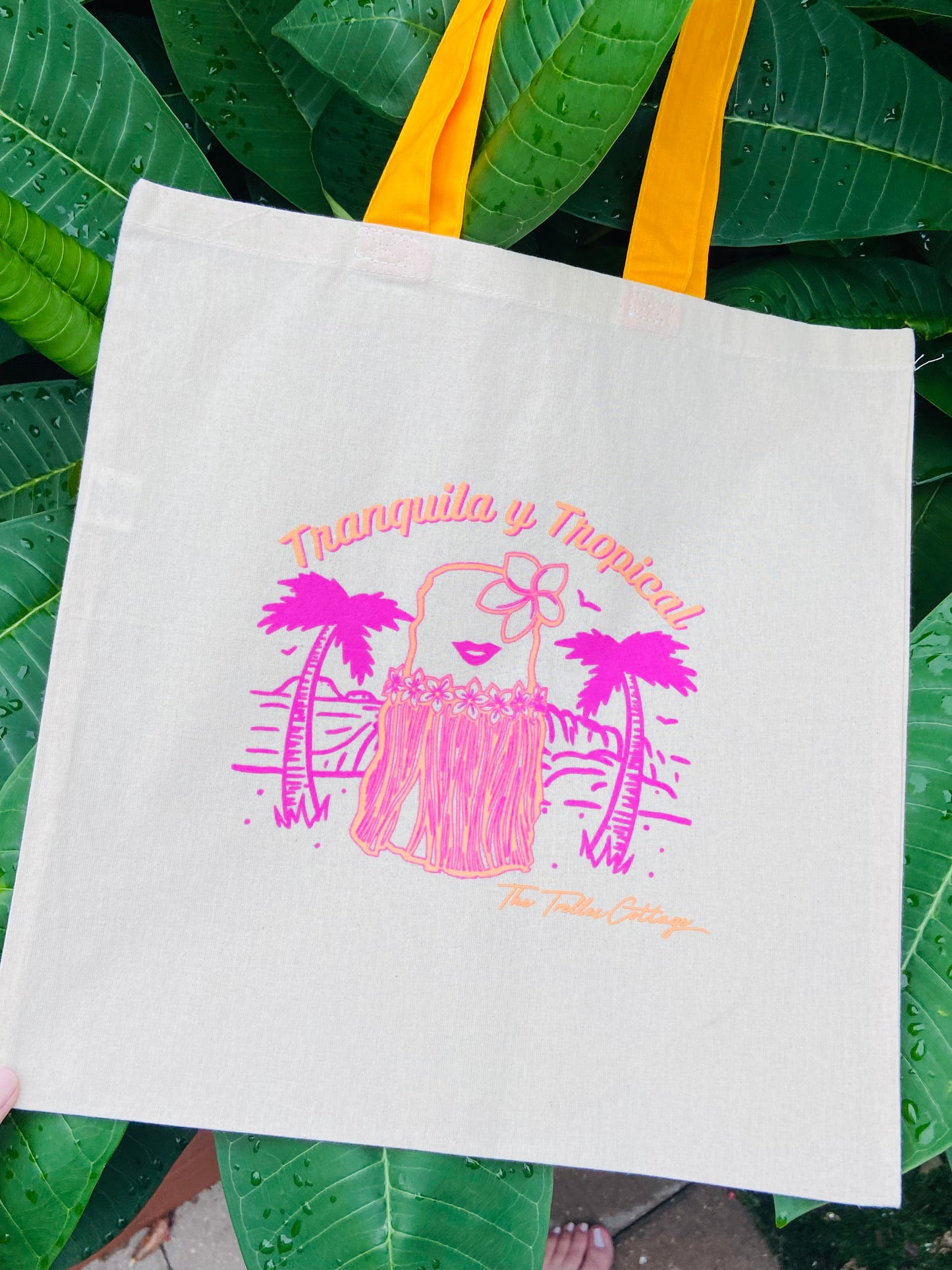 Tranquila y Tropical Tote Bag