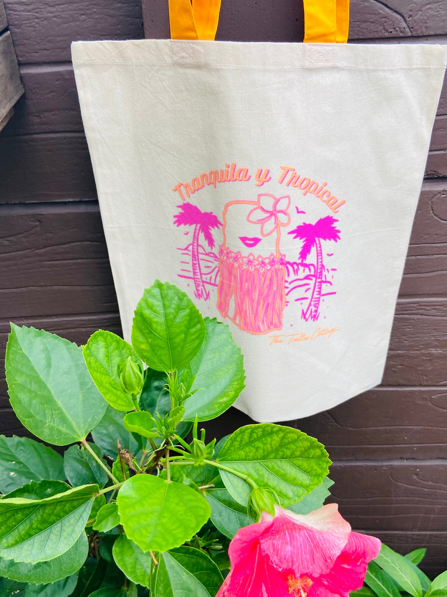 Tranquila y Tropical Tote Bag