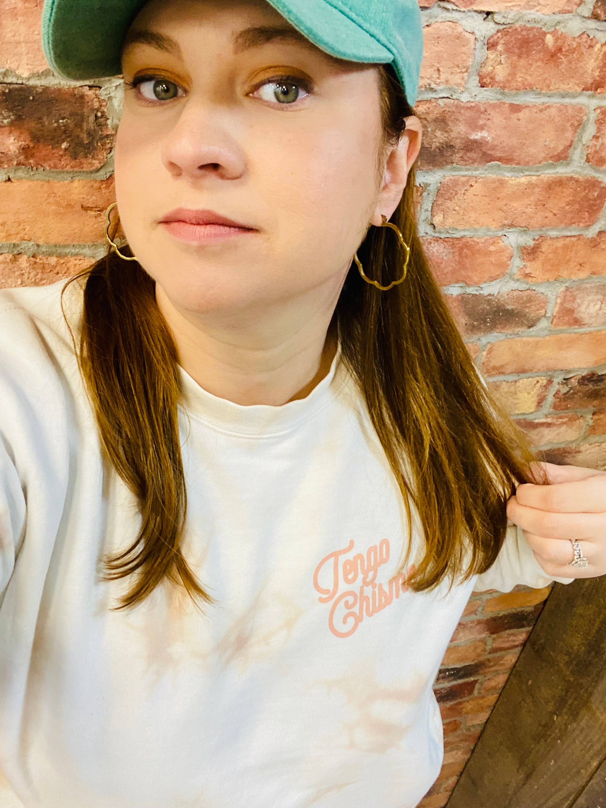 Tengo Chisme Sweatshirt